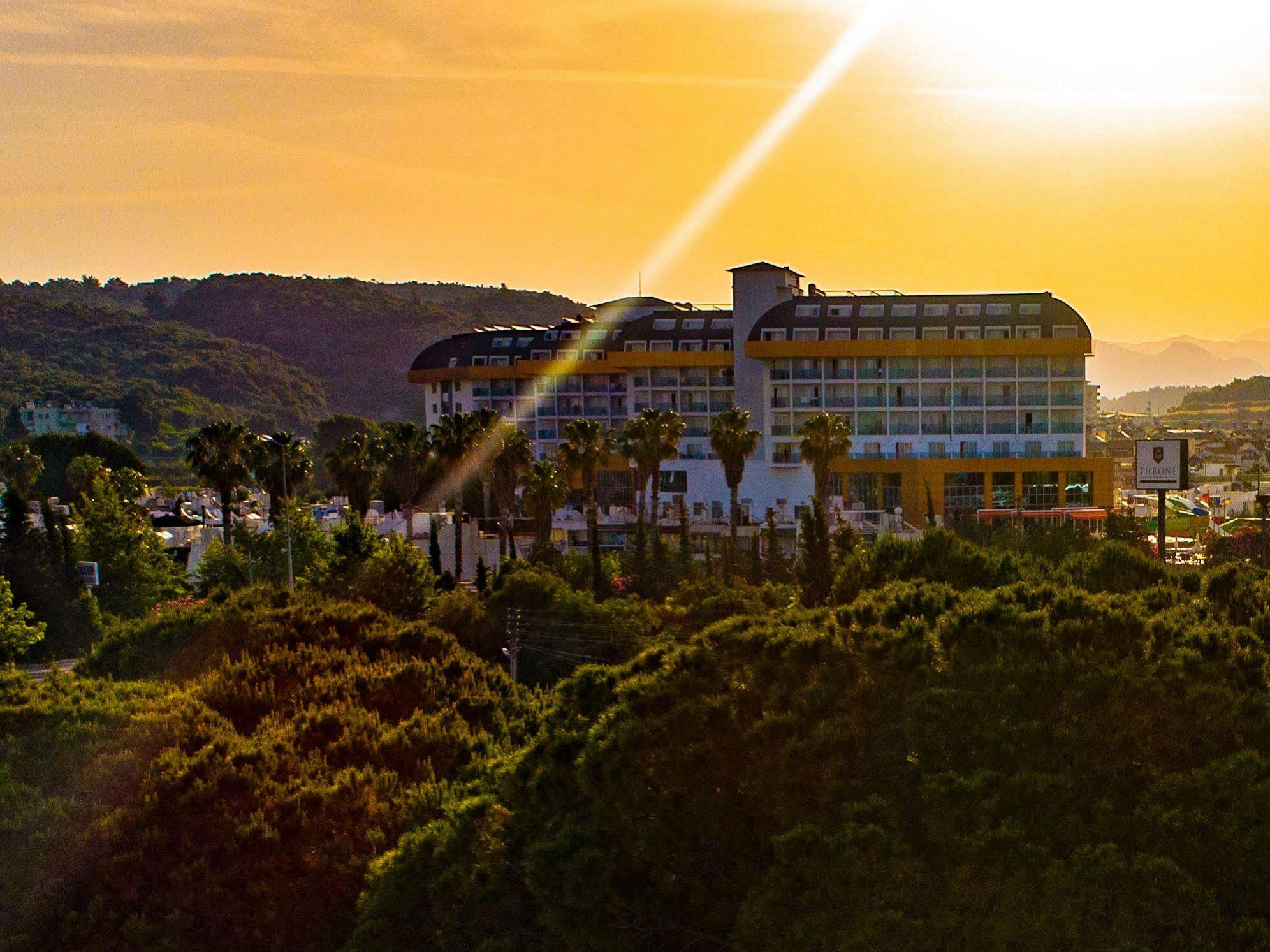 Throne Beach Resort & Spa Cenger Exterior photo